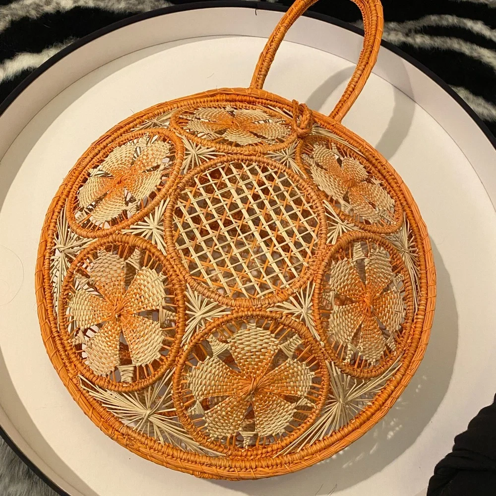 Hand woven round basket purse - Picture 5 of 7